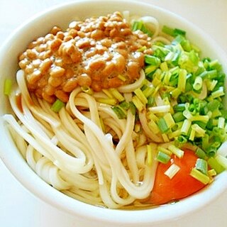 納豆と小ねぎたっぷり　卵かけうどん